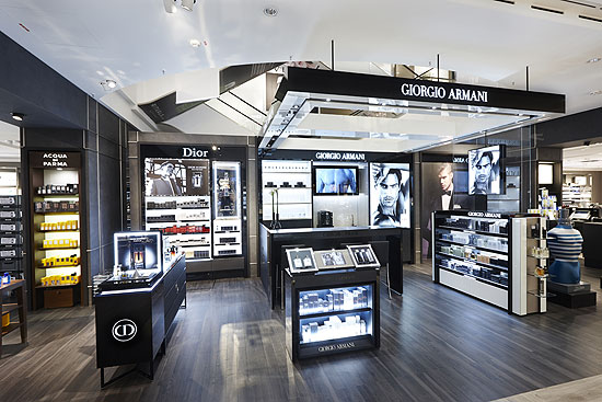 GIORGIO ARMANI Beauty-Counter bei Doglas (©Foto: Ulrich Kaifer für Douglas)